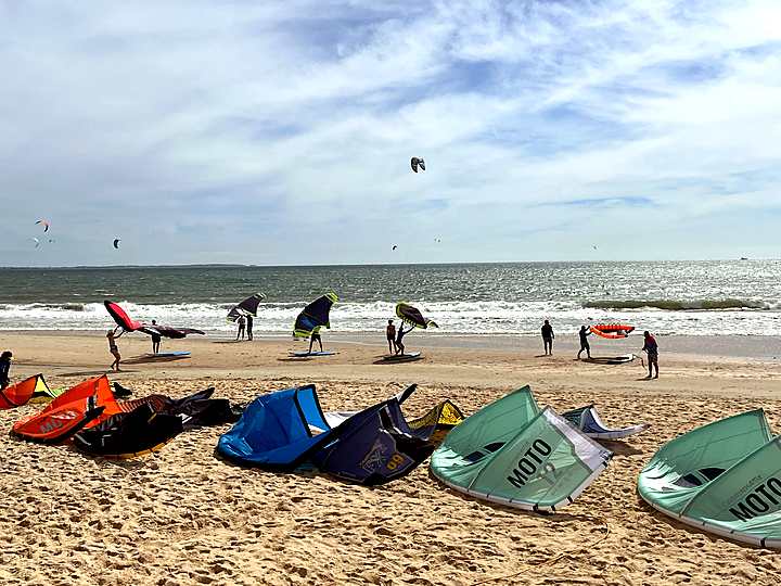 Wing foiling lesson in Mui Ne, Vietnam